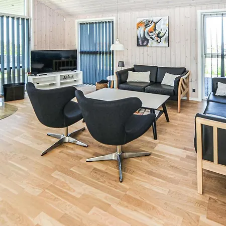 Holiday home Four-bedroom In