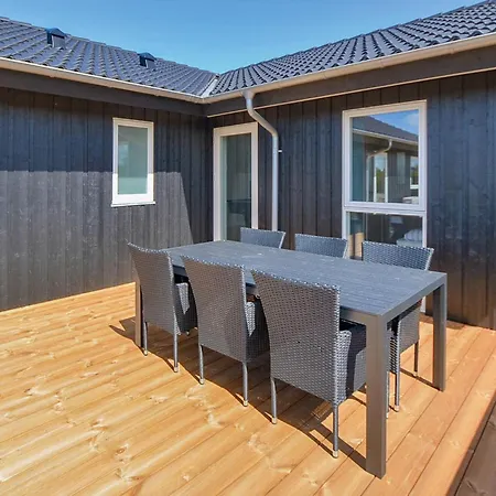 Four-bedroom In Holiday home *